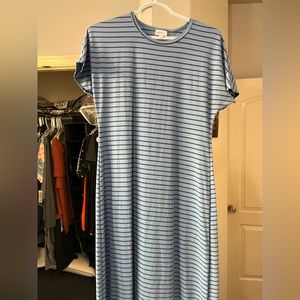 XS LuLaRoe Maria dress. Bought and worn once. Non smoking home